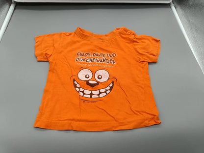 Orangefarbenes Anna & Philip T-Shirt Größe 92 mit großem Gesicht und Schriftzug, Vorderseite