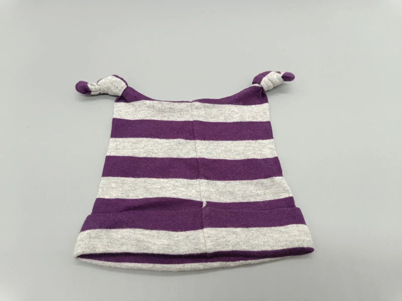 Rückseite der lila-grau gestreiften H&M Zipfelmütze
