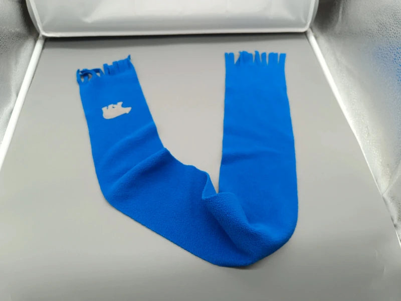 Blauer Pusblu Schal mit Fransen, anders ausgelegt