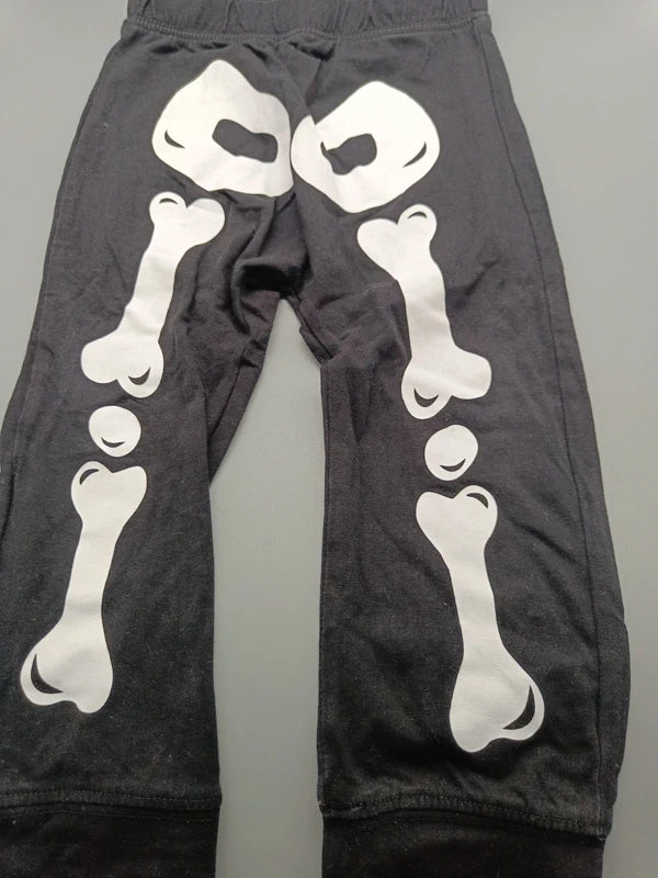 Schwarze H&M Kinderhose Größe 92 mit weißem Knochenmotiv und elastischem Bund, Vorderseite