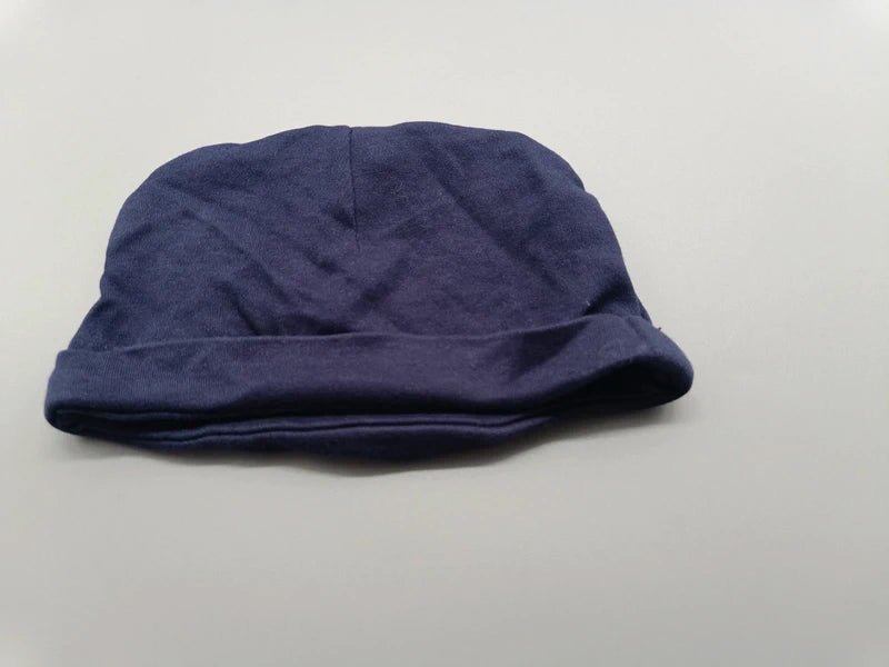 Rückansicht der marineblauen Mütze mit umgeschlagenem Rand