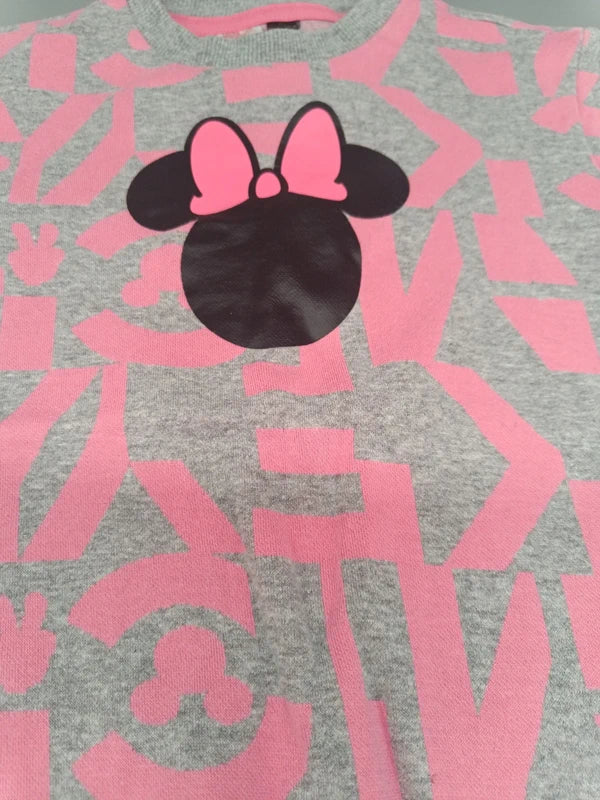 Nahaufnahme der Mäuse-Silhouette mit pinker Schleife