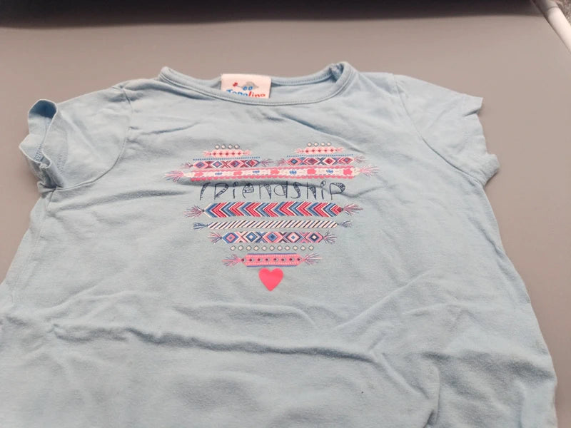 Detail des bunten Brustaufdrucks auf dem Topolino T-Shirt