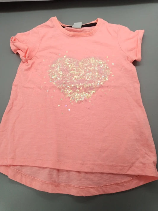 Roséfarbenes Kiki & Koko T-Shirt Größe 104 mit Paillettenherz, Vorderseite