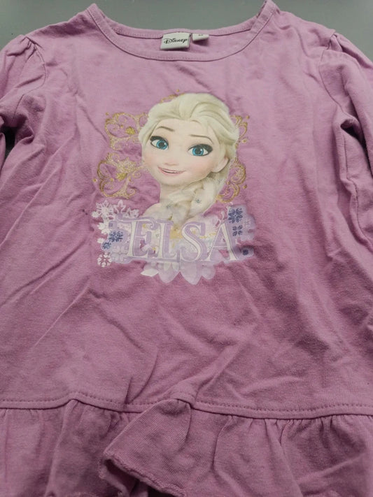 Nahaufnahme des Elsa-Motivs auf dem Disney Oberteil