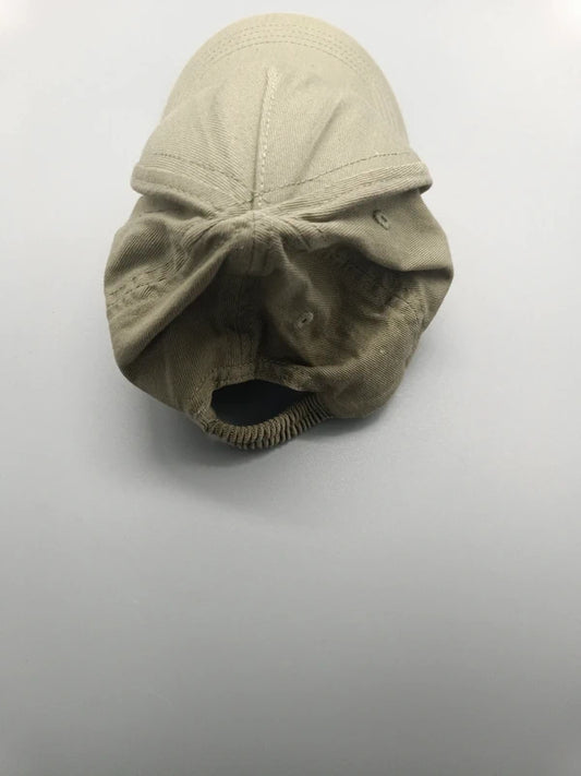 Rückseite der khakifarbenen H&M Cap mit elastischem Einsatz
