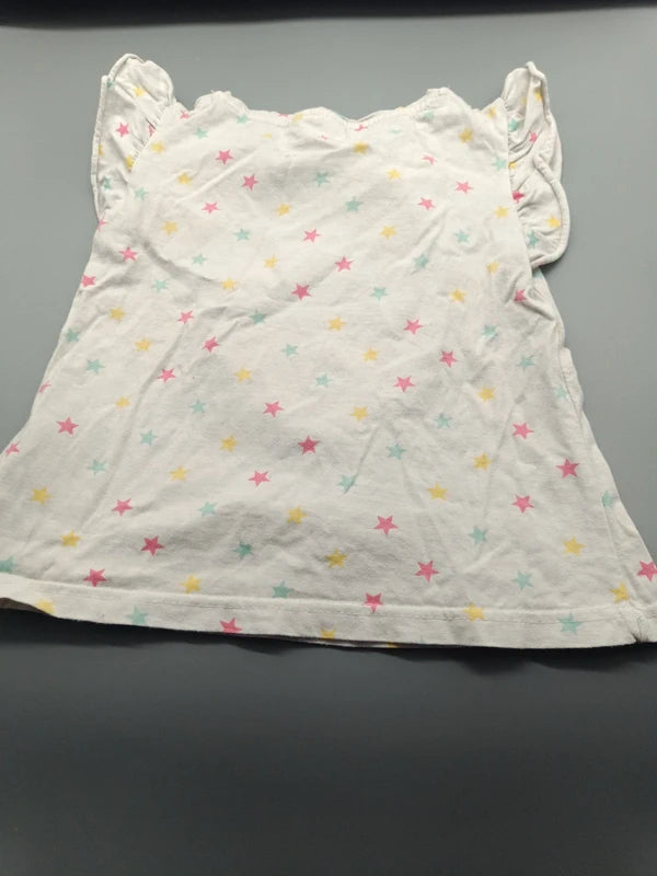 Rückseite des weißen Kinder-T-Shirts mit buntem Sternenmuster