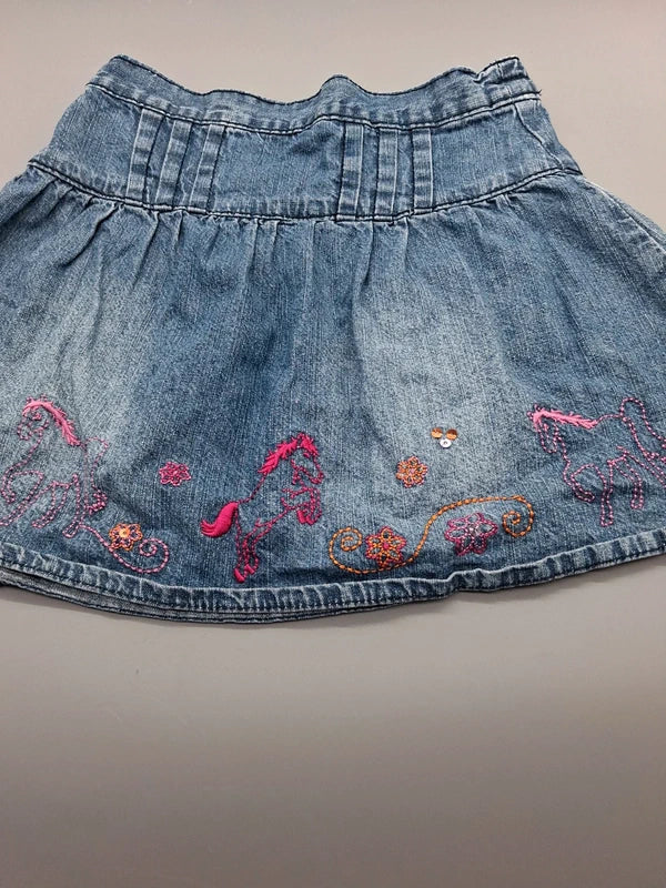 Mädchen Jeansrock Hellblau Stickerei Blumen Pferd Vorderseite