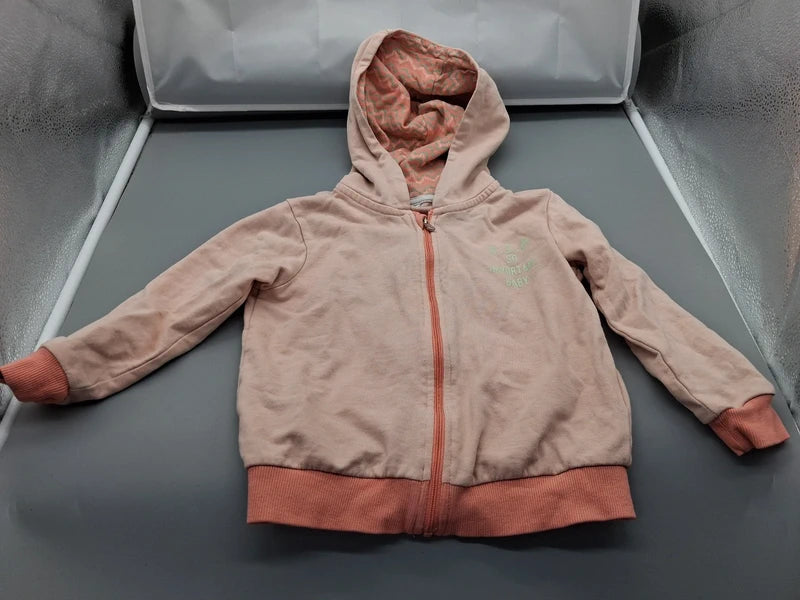 Apricotfarbene Kinder-Kapuzenjacke Größe 98/104 mit Reißverschluss, Vorderseite
