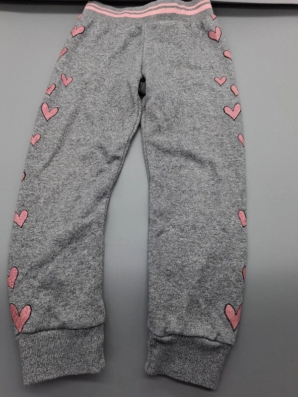 Graue X-Mail Kinder-Jogginghose Größe 98 mit rosa Herzen, Vorderseite
