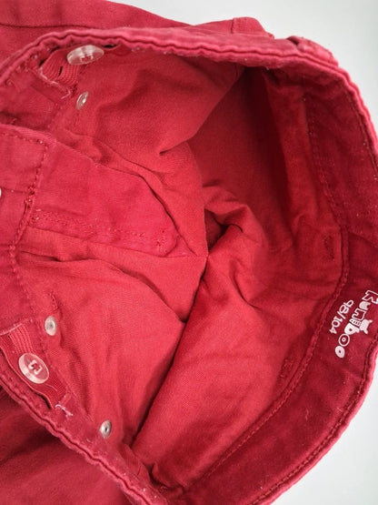 Innenansicht der roten Kuniboo Jeanshose mit verstellbarem Bund