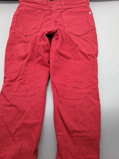 Rückseite der roten Kuniboo Jeanshose mit Gesäßtaschen