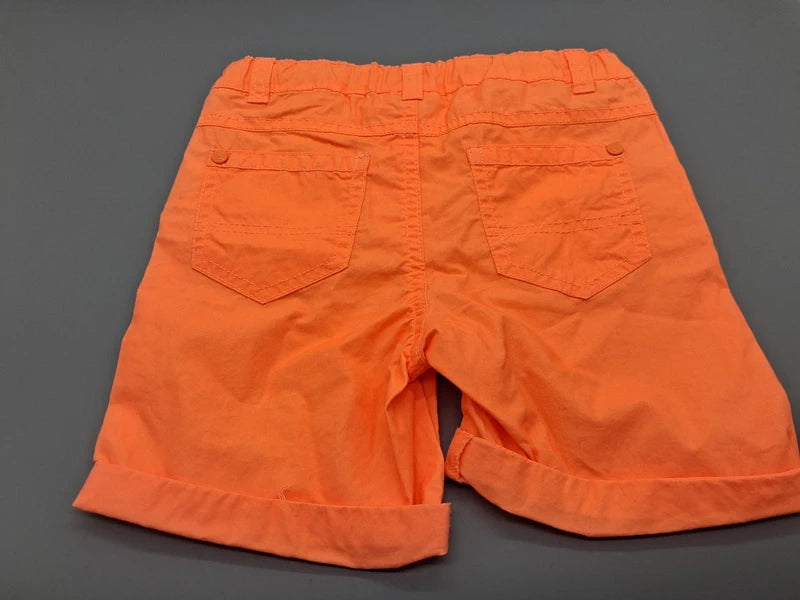 Rückseite der Kinder-Shorts mit zwei Gesäßtaschen