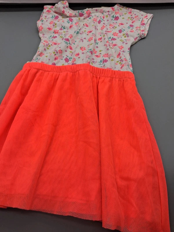 Kiki & Koko Kinderkleid Größe 98 mit geblümtem Oberteil und korallenrotem Rock, Vorderseite