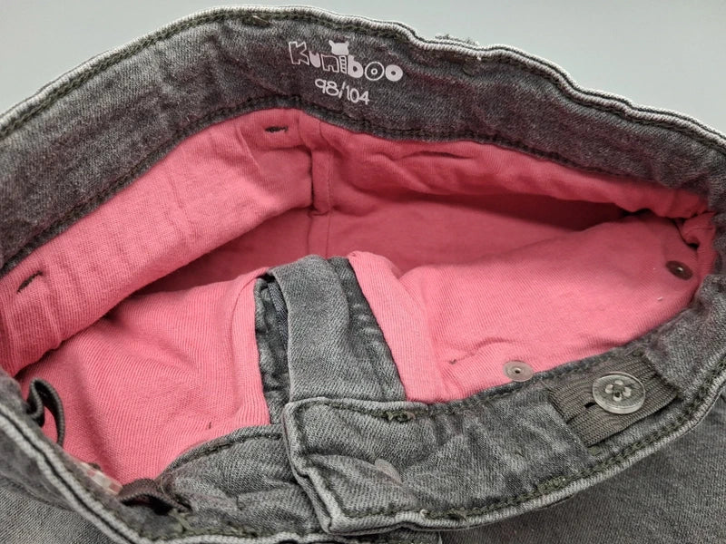 Kuniboo Größenetikett 98/104 und rosa Futter der Jeanshose