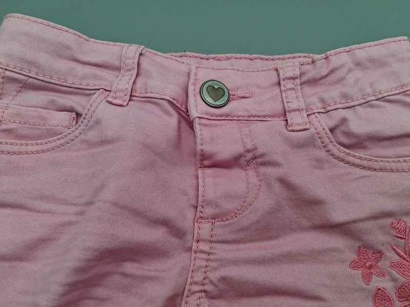 Detail von Bund, Gürtelschlaufen und Knopf der DopoDopo Shorts