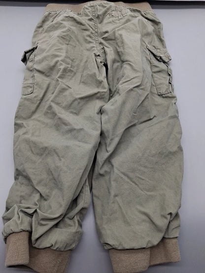 Rückseite der khakifarbenen Kinder-Cargohose