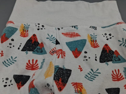 Detail von Bund und buntem Muster der Lupilu Hose