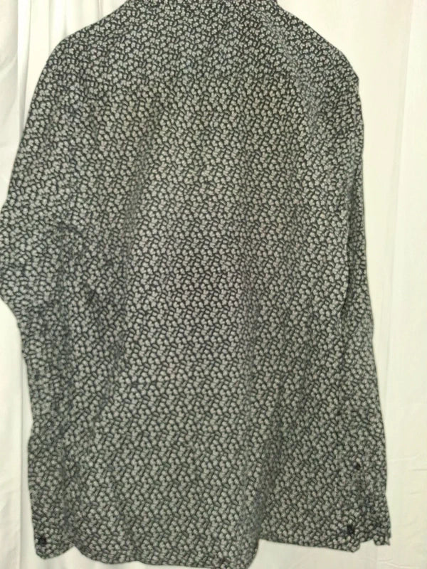 Rückseite der schwarz-weißen ONLY & SONS Bluse