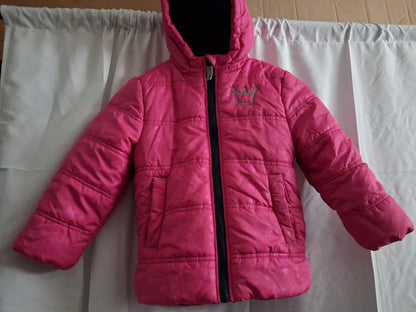 Pinkfarbene gefütterte Kids Winterjacke Größe 98/104, Vorderseite