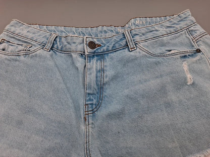 Bund der Noisy May Jeansshorts mit Knopf und Gürtelschlaufen