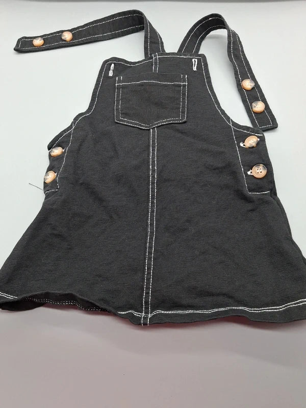 Schwarzer KIDS collection Latzrock Größe 98–104, Vorderseite