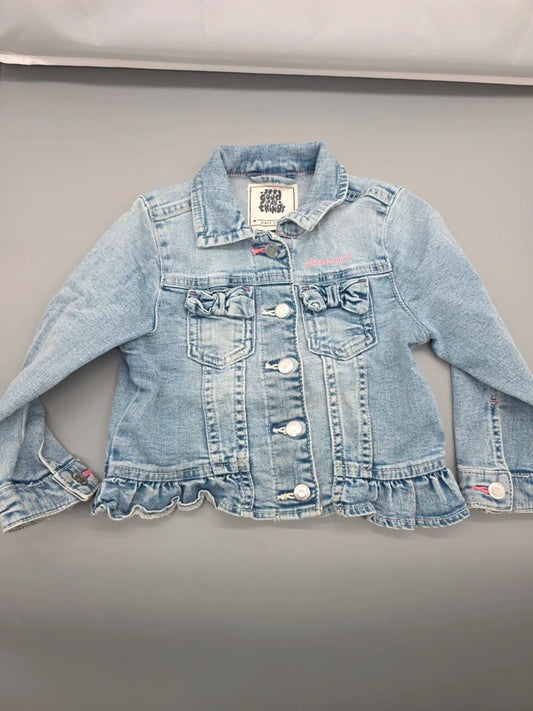 Vorderansicht der hellblauen C&A Jeansjacke