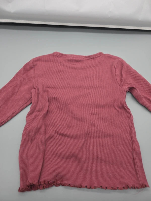 Rückseite des burgunderroten Jonas Nielsen Langarmshirts