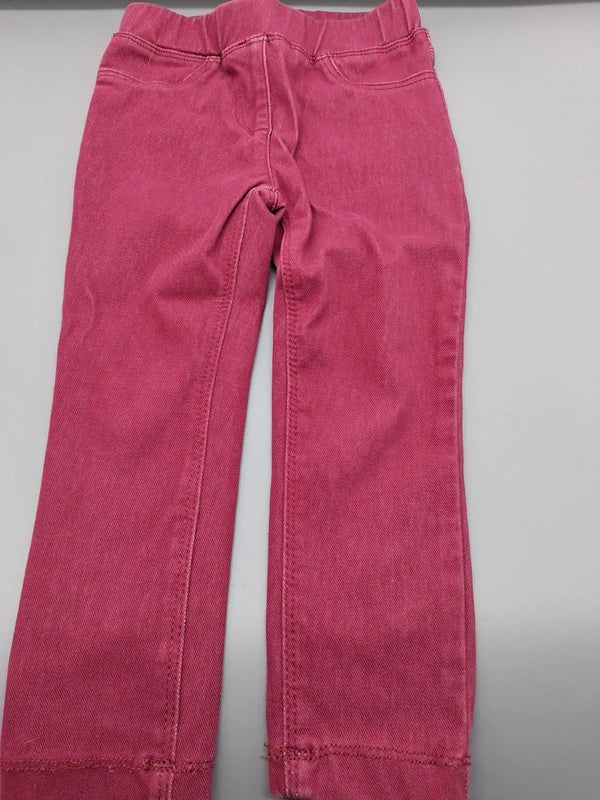 Gummibund und dekorative Vordertaschen der Topolino Jeans