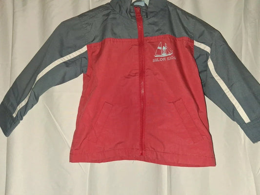 Rückseite der grau-roten Impidimpi Sommerjacke