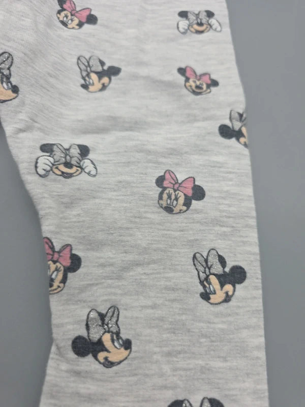 Detail des Minnie-Maus-Musters mit rosa und grauen Schleifen
