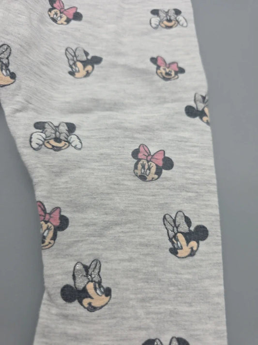 Detail des Minnie-Maus-Musters mit rosa und grauen Schleifen