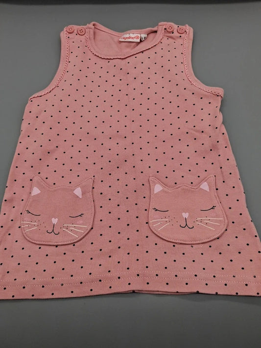 Roséfarbenes Liegelind Babykleid mit Punkten und Katzentaschen in Größe 80