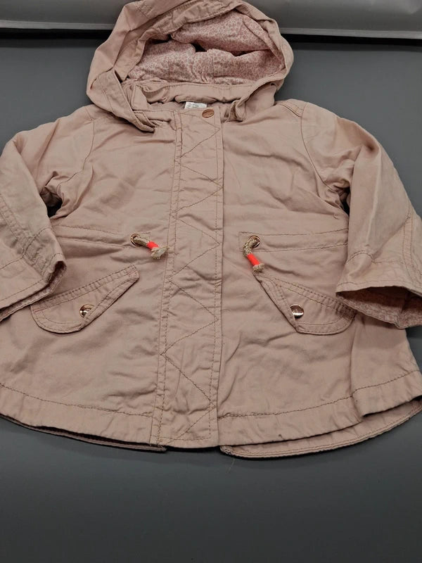 Beiger H&M Baby-Parka mit Kapuze in Größe 80, Vorderansicht