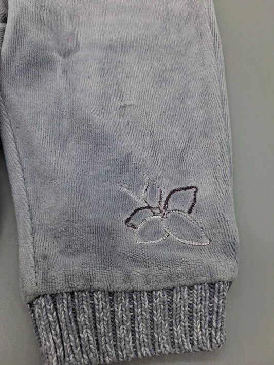Detailansicht der grauen Mexx Nickihose