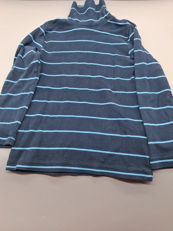 H&M Rollkragenpullover dunkelblau mit hellblauen Streifen in Größe 110/116, Vorderansicht