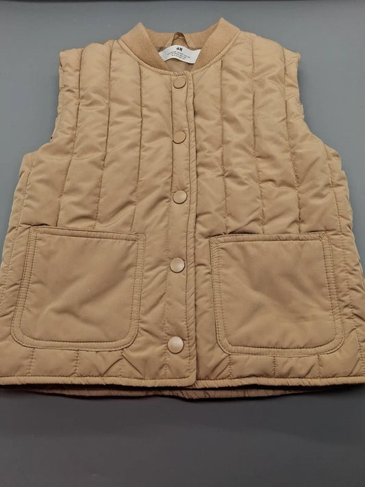 Senffarbene H&M Kinder-Steppweste in Größe 98, Vorderansicht