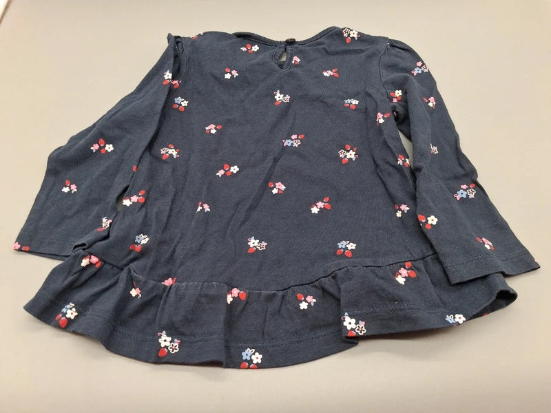 Rückansicht des Baby Club Sweatshirts mit Knopfverschluss im Nacken