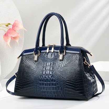 Lack-Handtasche Damen im Einsatz