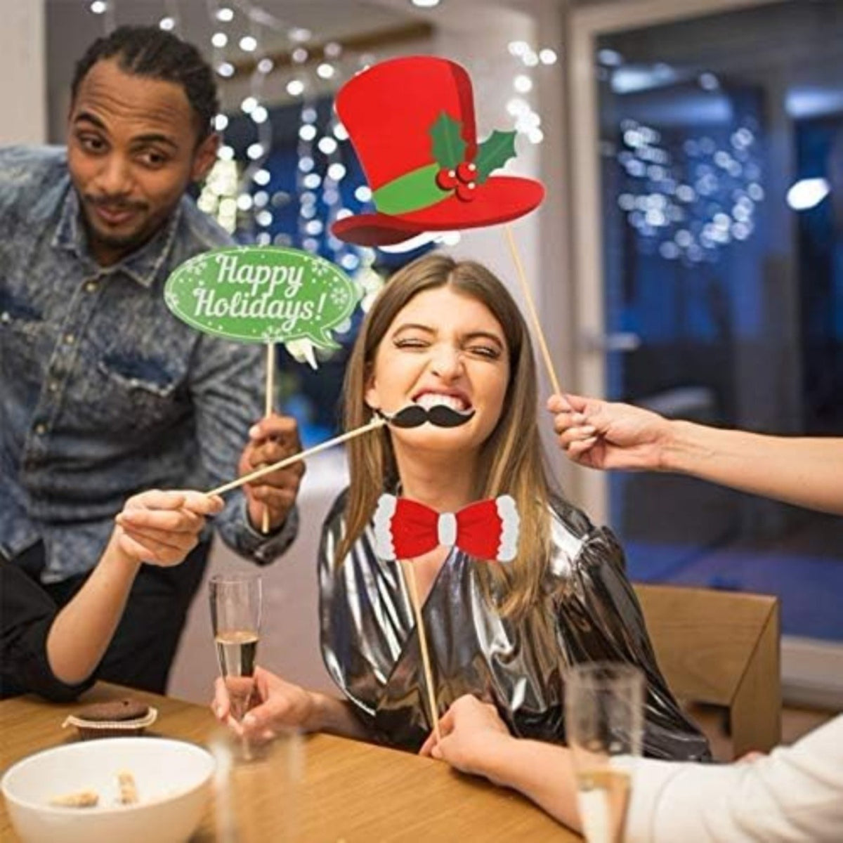 Weihnachtliche Fotorequisiten mit Bärten, Mützen und Brillen – Bild 2