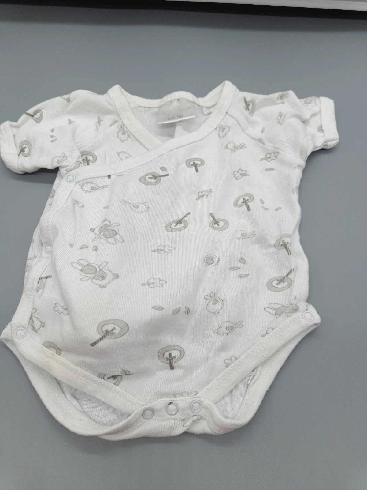 Weißer Baby Club Wickelbody in Größe 50/56