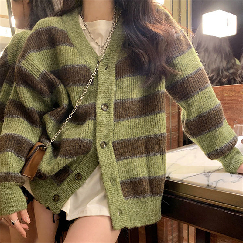 Gestreifte Damen-Strickjacke in Grün