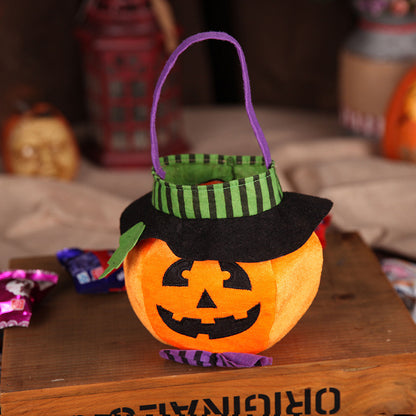 Halloween-Süßigkeitentasche im Einsatz