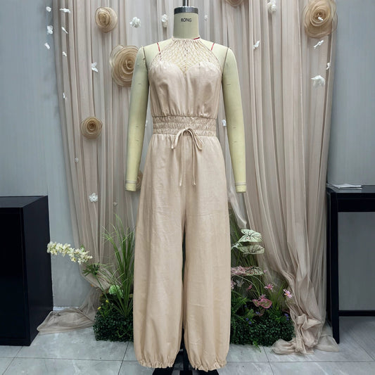 Bohemian Neckholder-Jumpsuit mit Spitze für den Strandurlaub, Bindeband-Taille und Beinabschluss mit Bündchen