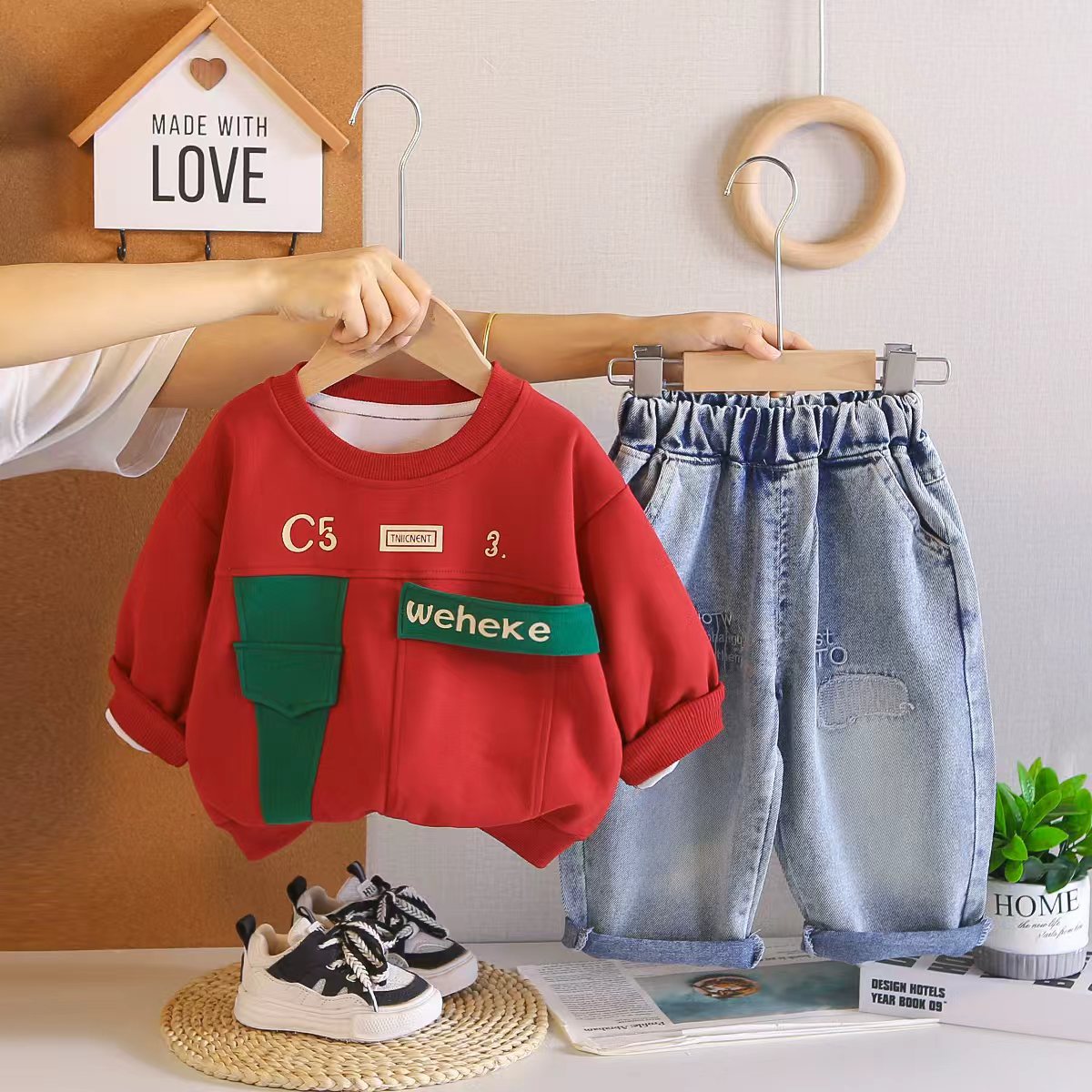 Children's round neck long sleeved two-piece set for boys' autumn clothes