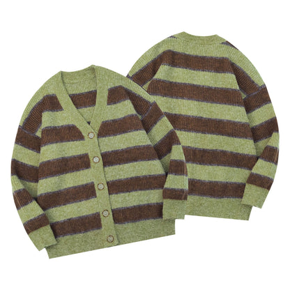 Gestreifte Damen-Strickjacke in Grün – Bild 2