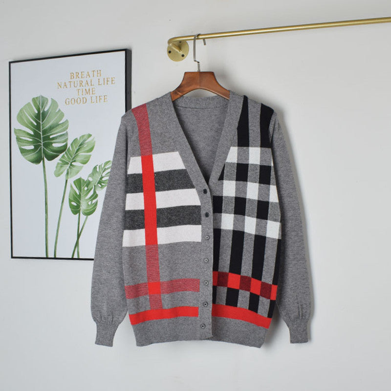 Damen-Strickjacke mit V-Ausschnitt und Muster – Bild 3