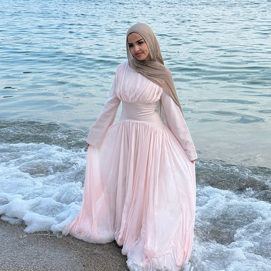Zweilagiges Kleid mit Taillenband