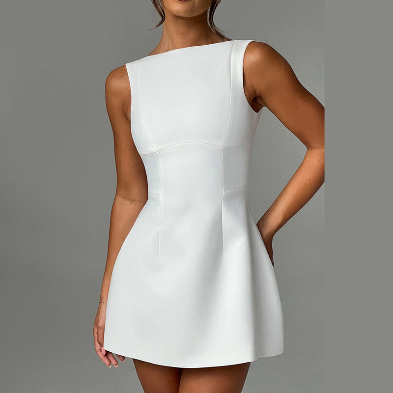 Rückenfreies Minikleid, Gesamtansicht