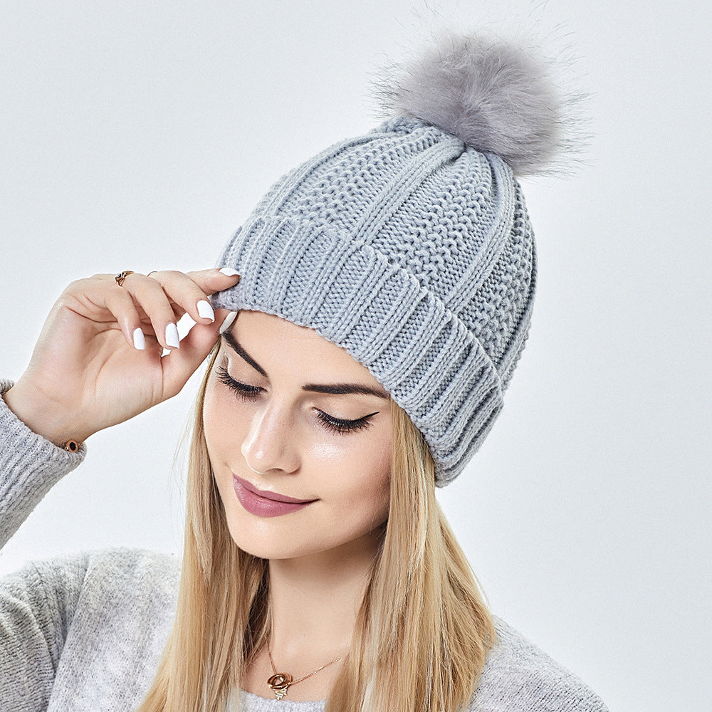 Gefütterte Strickmütze mit Kunstfell-Bommel
